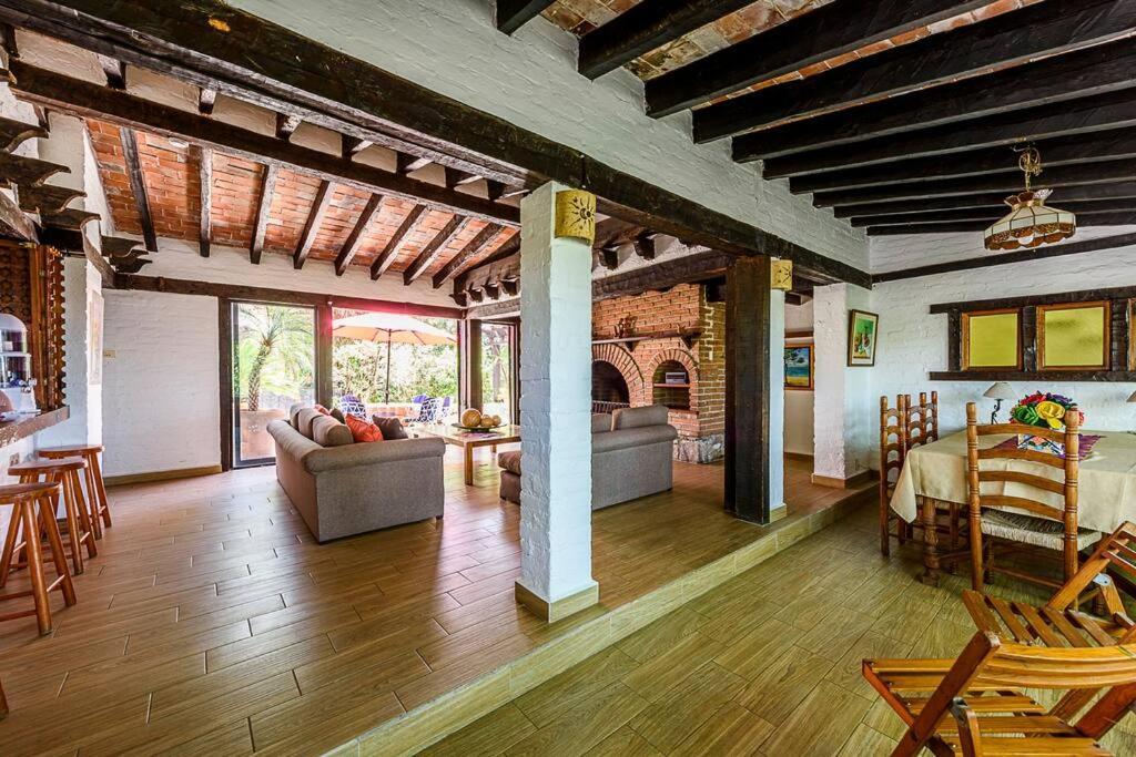 Agradable Cuarto De Hostal Sobre El Centro, Valle 巴耶德布拉沃 外观 照片